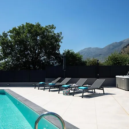 Grand Luxe Villa Mathes